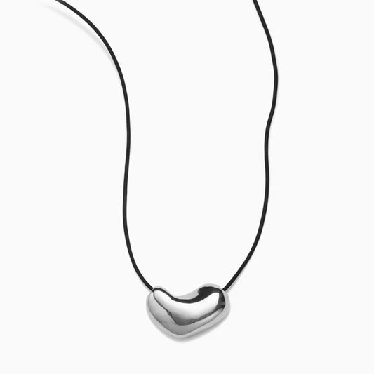 Sculpted Heart Pendant Necklace | Silver/Black