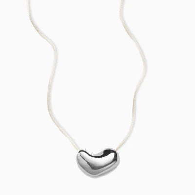 Sculpted Heart Pendant Necklace | Silver/Ivory