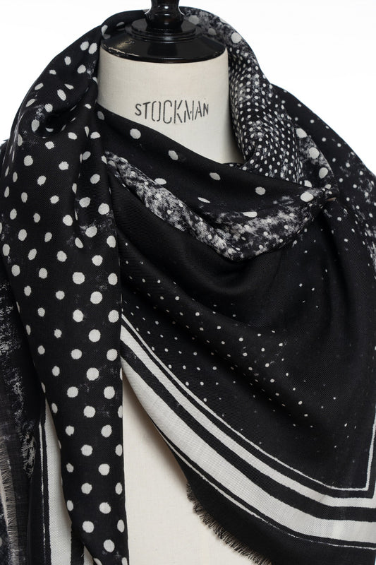Jil Quadra Dot Wool Scarf | Black