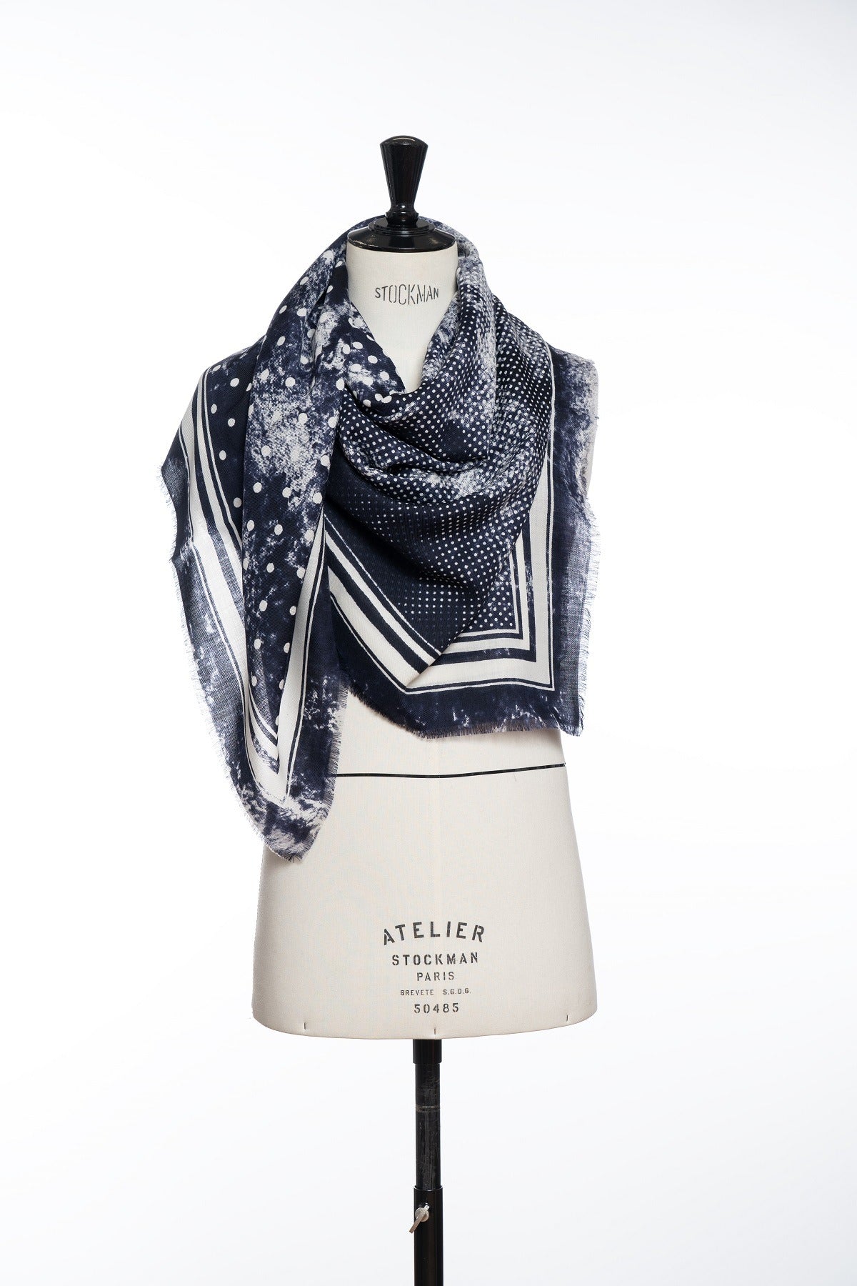 Jil Quadra Dot Wool Scarf | Navy