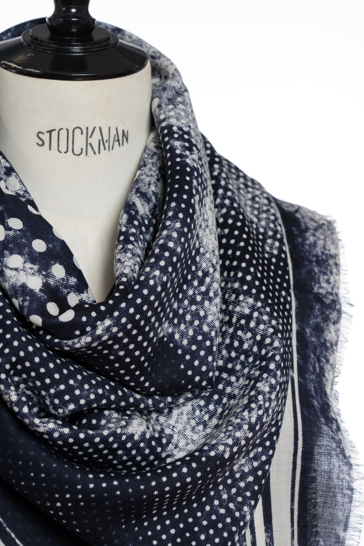 Jil Quadra Dot Wool Scarf | Navy