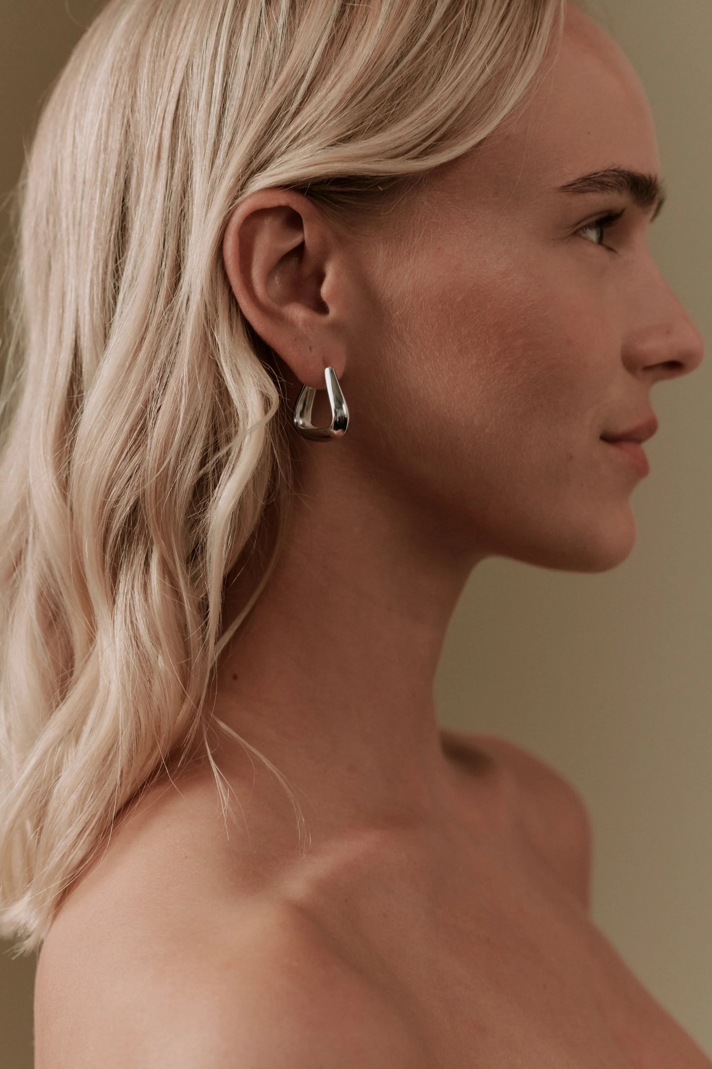 Lyle Medium Triangle Hoops | Silver