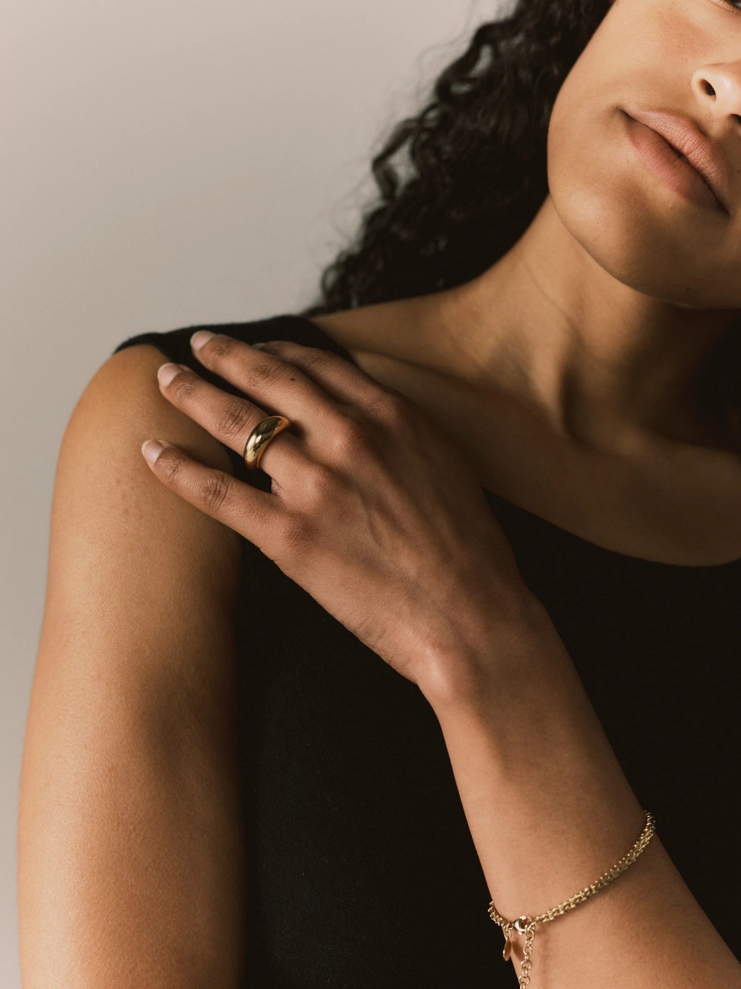 Natalie Thick Dome Ring | Gold